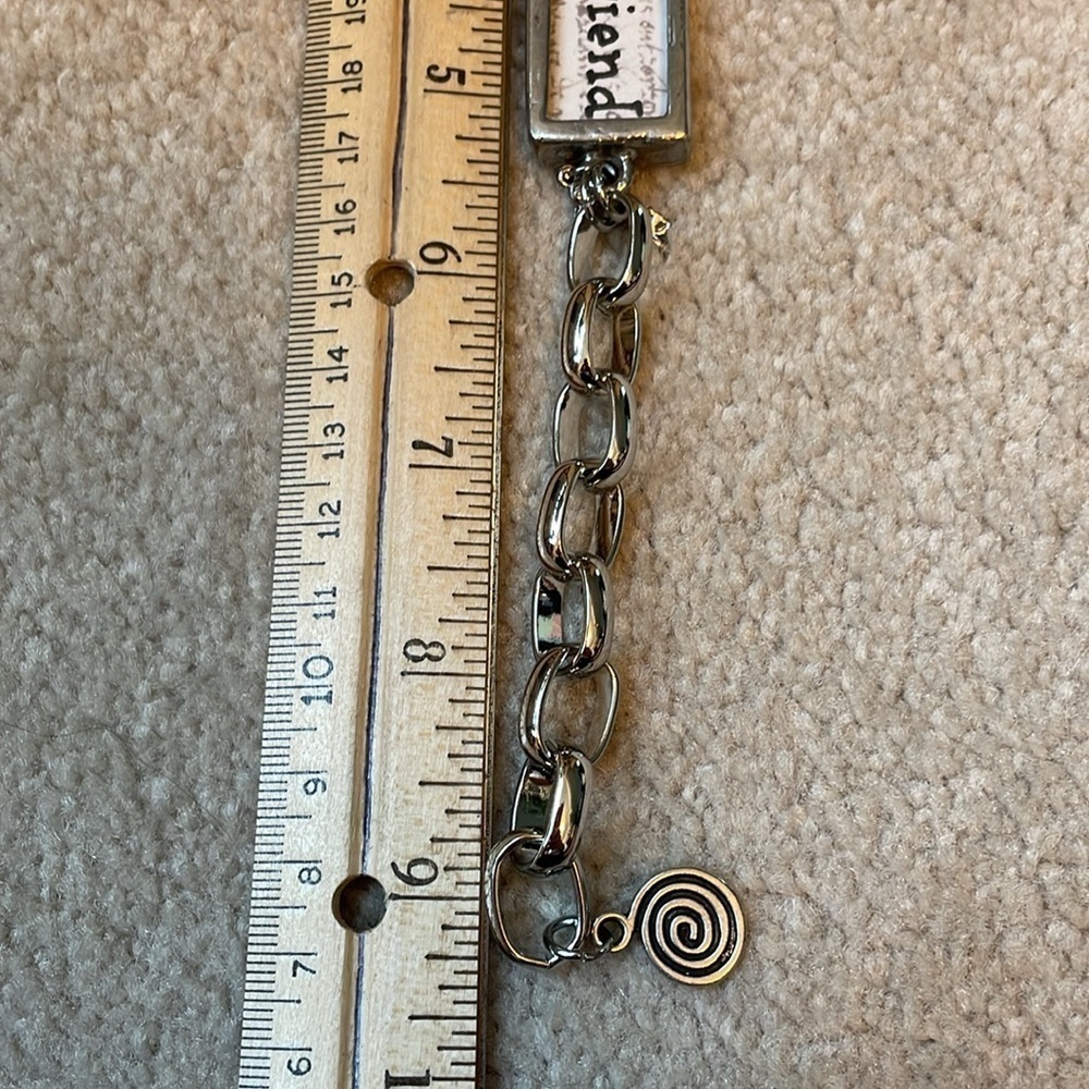 Silver tone link bracelet with crown key, charms message friends - Picture 3 of 3